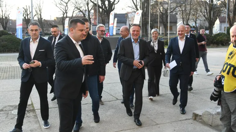 Jandroković navijao za rukometa&scaron;ice i ukrao show: Koga je to izgrlio?