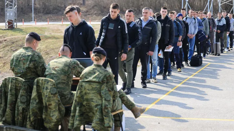 Ovi Hrvati su danas krenuli na vojni rok, pogledajte &scaron;to su dobili: 'Apsolutno su spremni!'